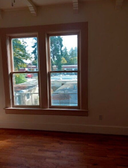 Building Photo - 7405-7409-7409 SE 82nd Ave