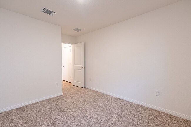 Building Photo - Beautiful 4 bedroom, 2.0 bathroom home in Leander!!!