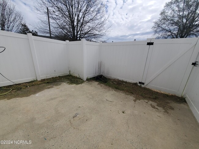 Building Photo - 3805 Sterling Pointe Dr