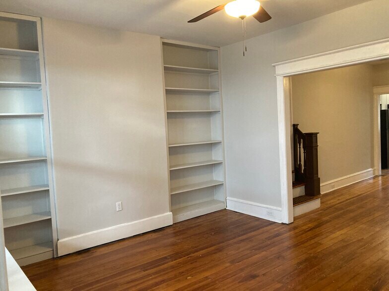 Building Photo - 5271 Ridge Ave