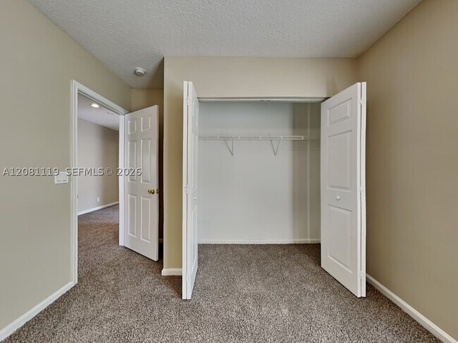 Building Photo - 5143 Heron Ct