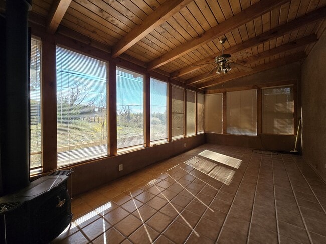 Building Photo - 112 Calle Palomita
