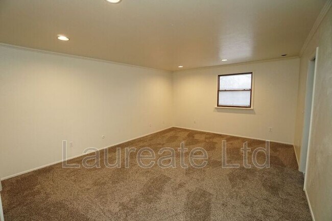 Building Photo - 7843 W Quarto Ave