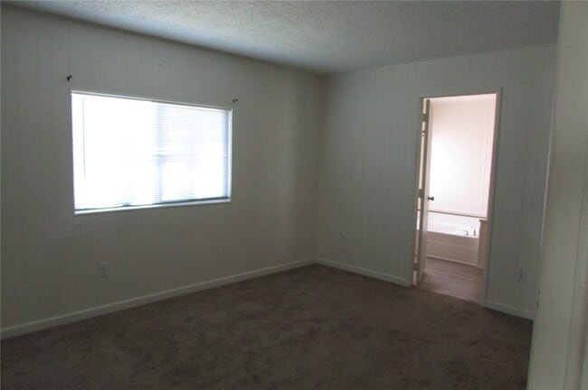 Building Photo - 2175 Maverick Dr