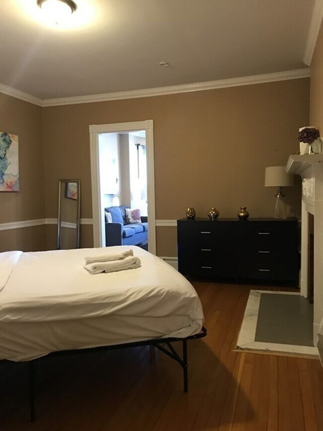 Building Photo - Modern Kenmore Brownstone