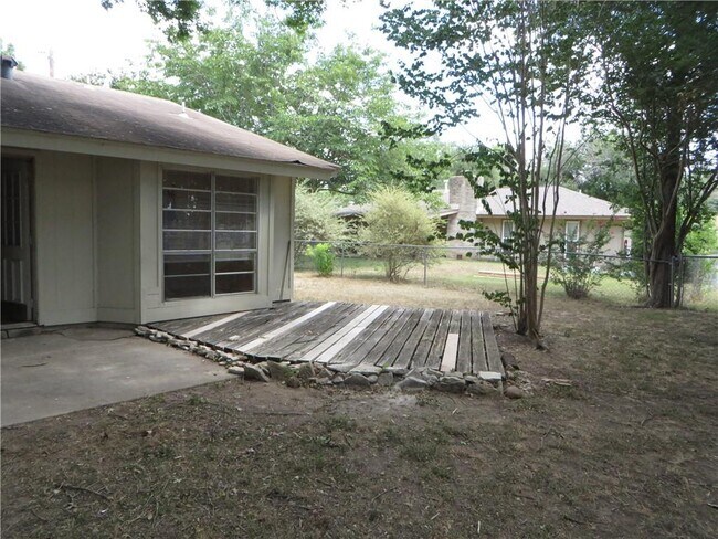 Building Photo - 502 Tanglewood Dr