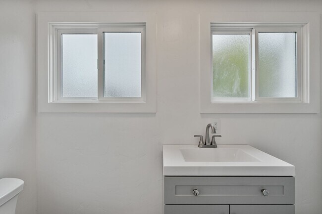 Building Photo - Beautifully Remodeled Home