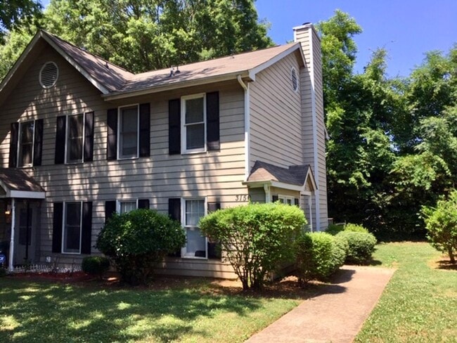 Building Photo - Welcome to Your Luxurious, Fully Renovated...