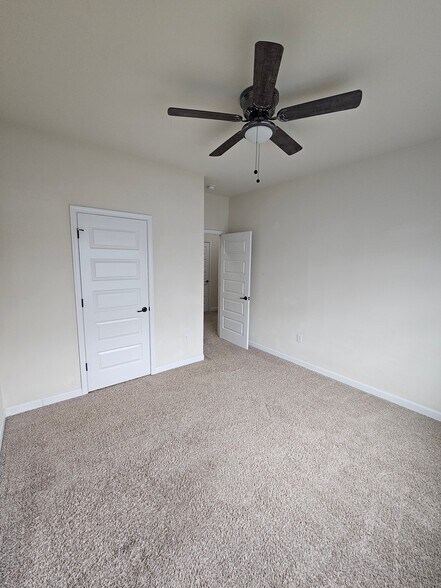 Building Photo - 141 Bella Dr