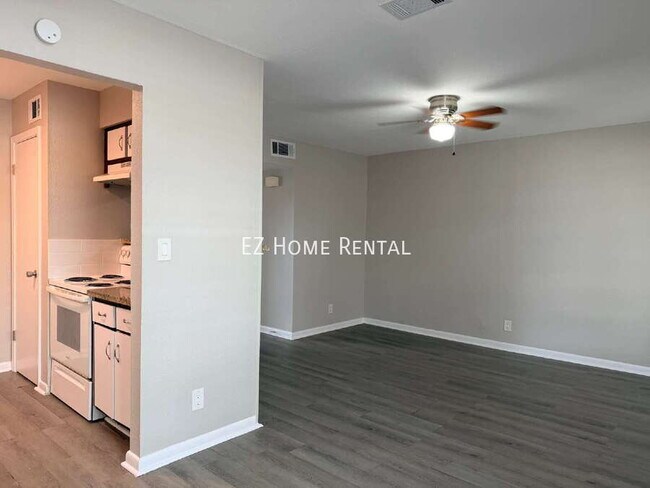 Building Photo - 2101 6th Ave N