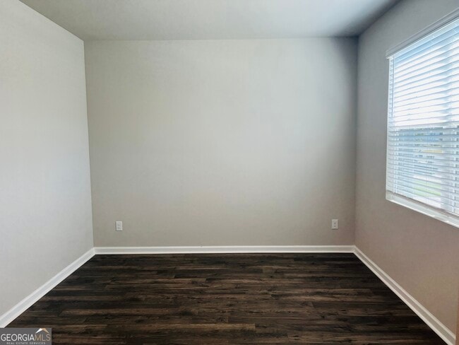Building Photo - 138 Silver Birch Pass