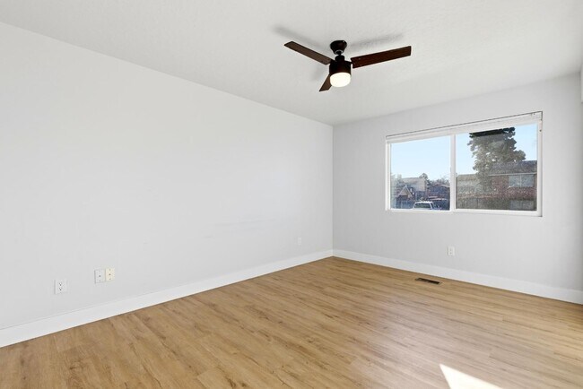 Building Photo - 5210 Woodledge Ave