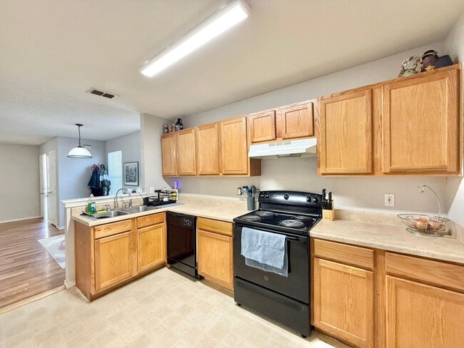 Building Photo - Lease Takeover Opportunity Available!