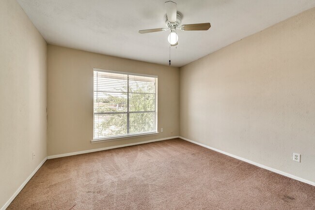 Building Photo - Adorable Townhome featuring 3 Bedrooms + Office In Prime Location