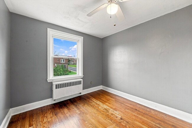 Building Photo - 309 W 38th St