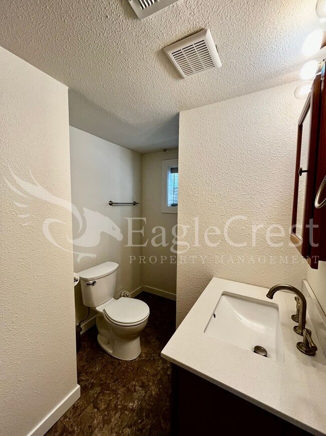 Building Photo - 1589ALDER