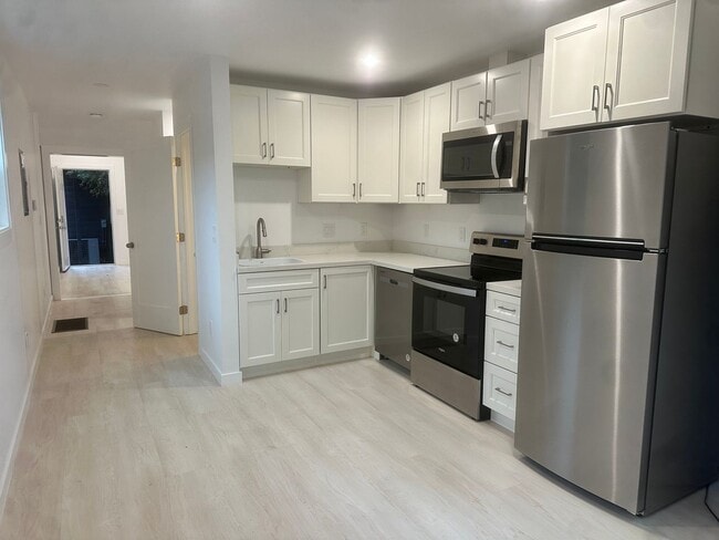 Building Photo - 1015 47th St