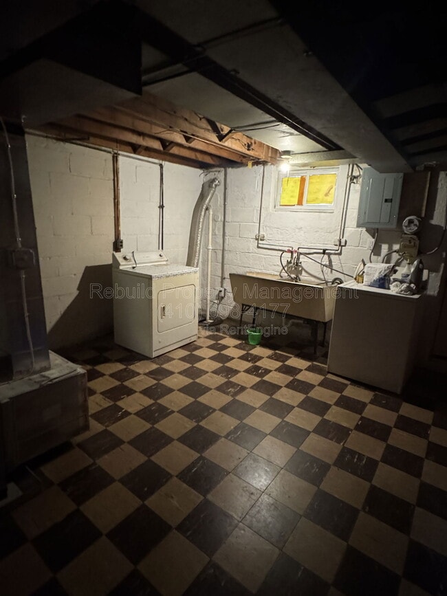 Building Photo - 4430 Shamrock Ave