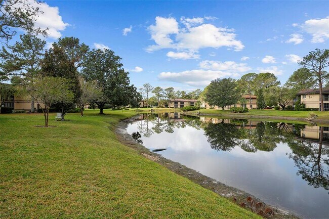 Building Photo - 2693 Sabal Springs Cir