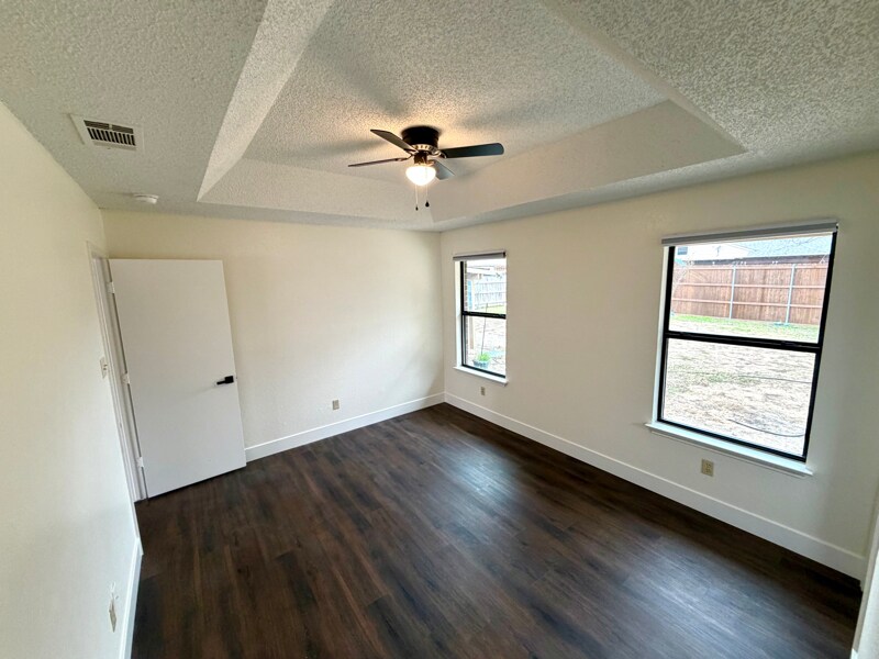 Building Photo - 800 Nicole Dr