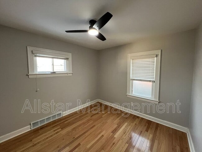 Building Photo - 3464 Granton Ave