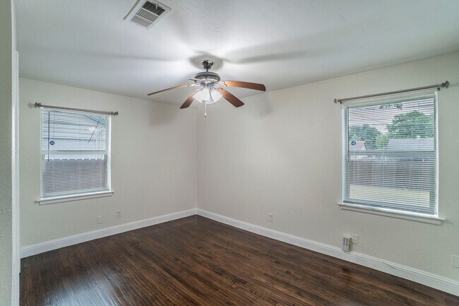 Building Photo - New Listing in southland Terrace Addition