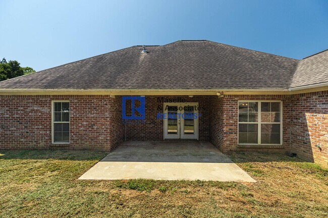 Building Photo - Beautiful 4 bedroom, 2 bathroom house in B...