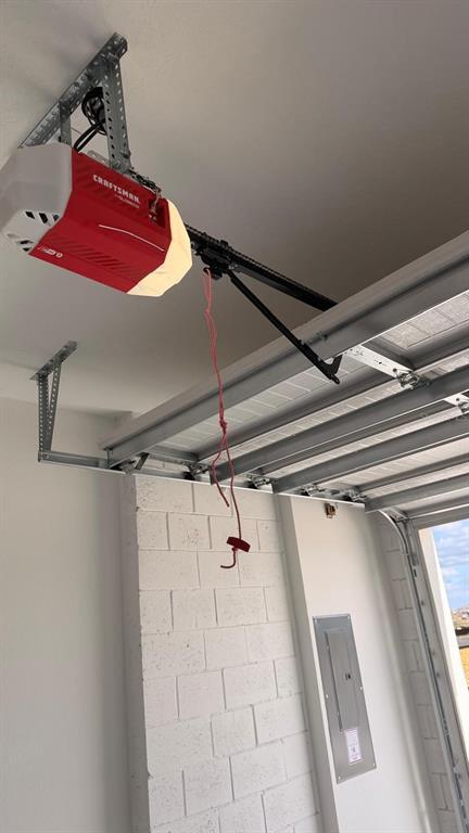 Building Photo - 2617 Olympic Ct