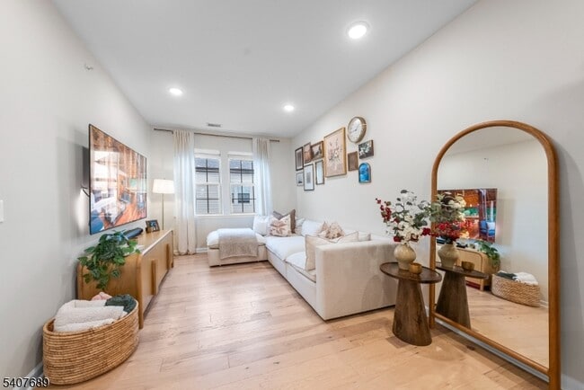 Building Photo - 105 Robeson St