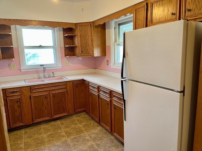 Building Photo - 911 N Center St