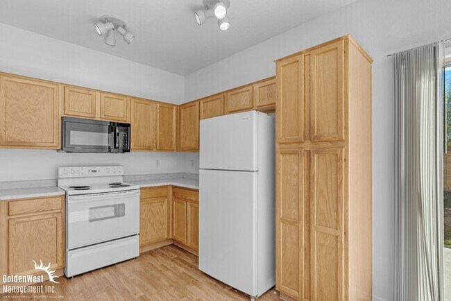 Building Photo - Updated 3Bdm 2Ba Home in Surprise!