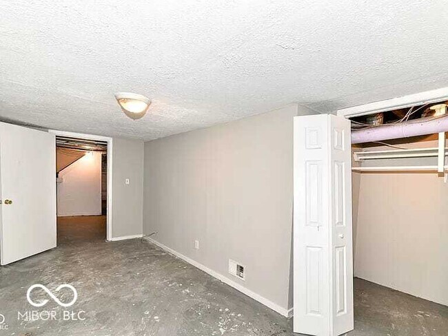 Building Photo - 3043 Broadway St