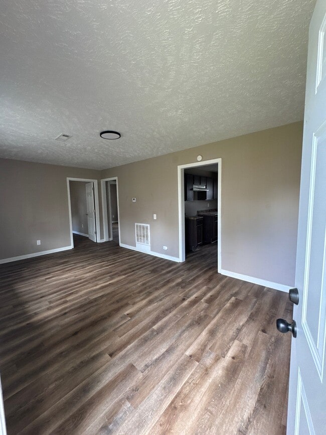 Building Photo - 916 Monroe Ave