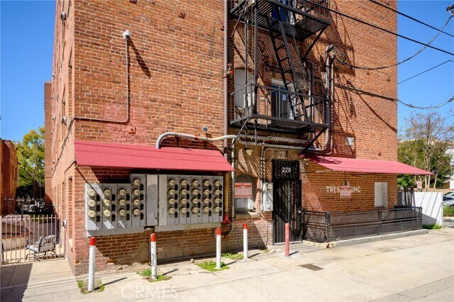 Building Photo - 228 S Kenwood St