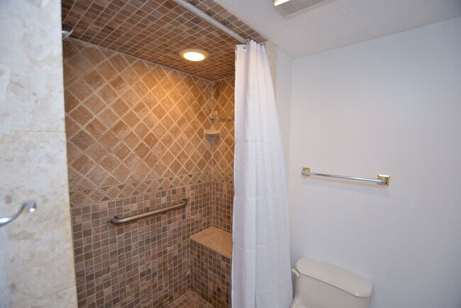 Building Photo - 622 Olde Camelot Cir