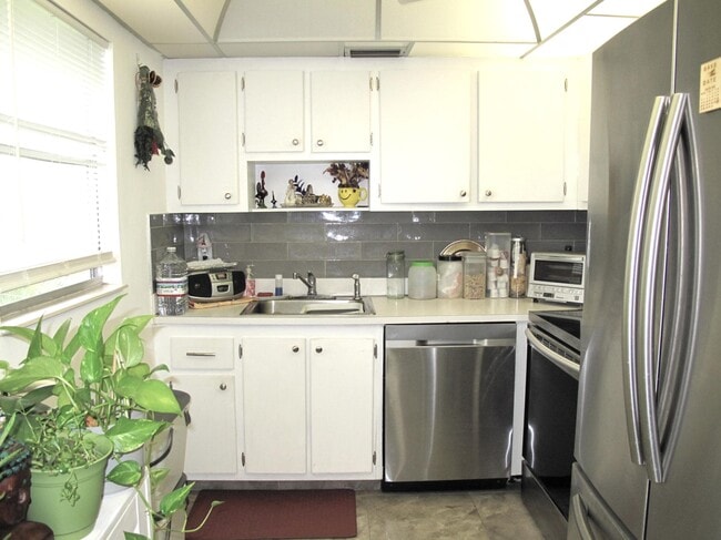 Building Photo - 376 Flanders Dr