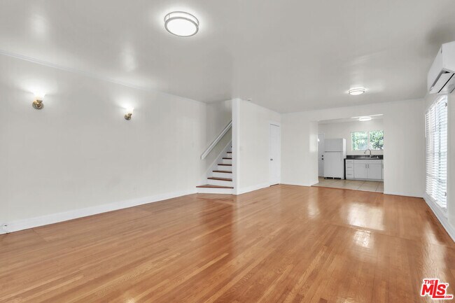 Building Photo - 419 N Van Ness Ave
