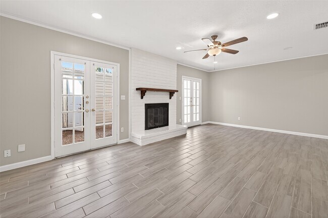 Building Photo - 10738 Briar Forest Dr