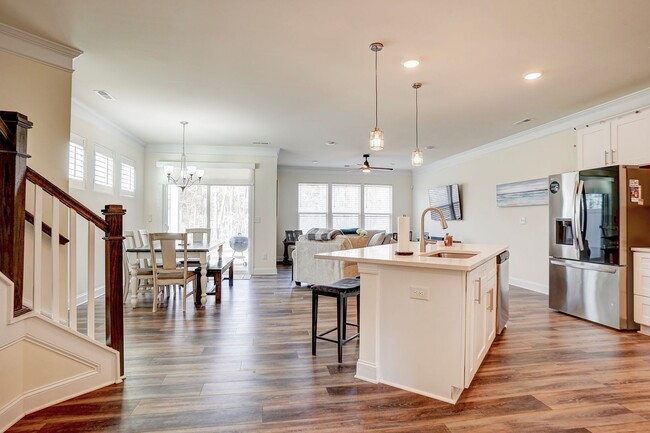 Building Photo - 3 Bedroom Townhouse in Harrisburg with Garage