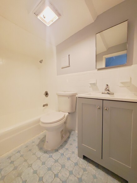 Unit 3 - 105 Brown Pl