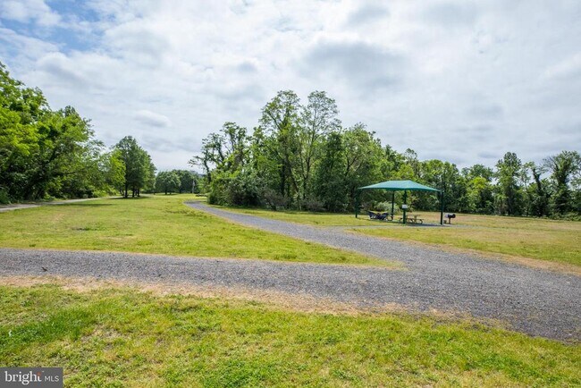 Building Photo - 200 N Pickett St