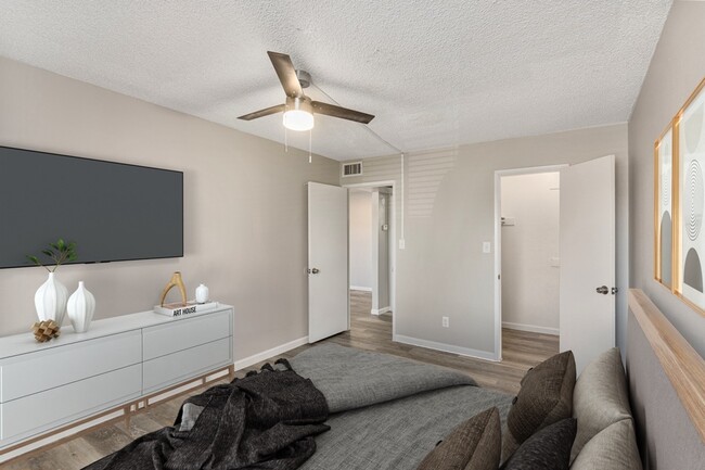 B1 Renovated - 2 Bed 1 Bath - Rise Thunderbird