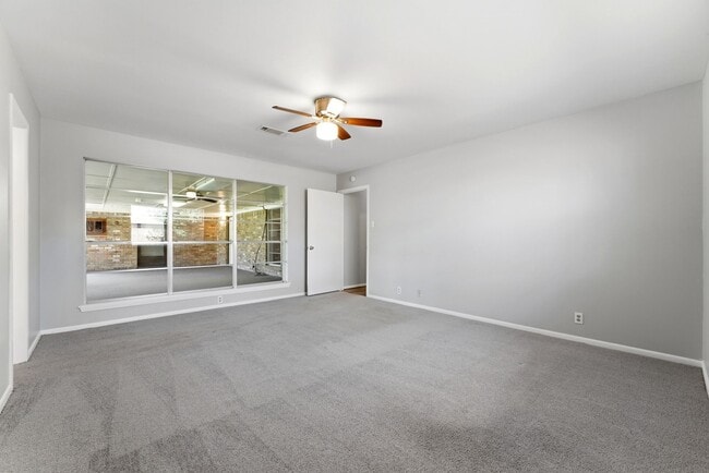 Building Photo - 18 Panorama Dr