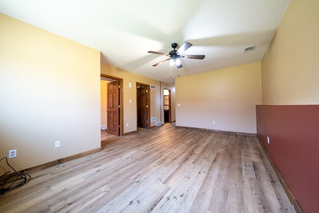 Building Photo - 1705 Slater Ln