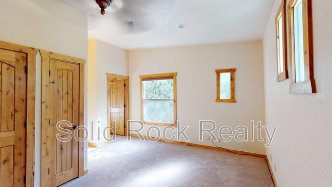 Building Photo - 1701 Ivy Pl