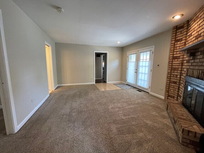 Building Photo - 16819 Forest View Dr