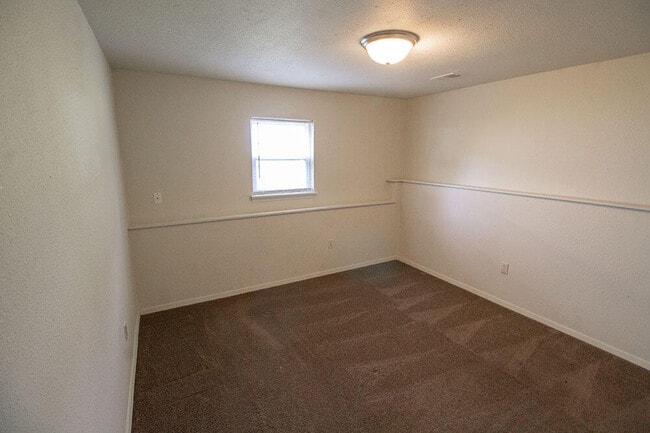 Building Photo - 1013 W Ash St