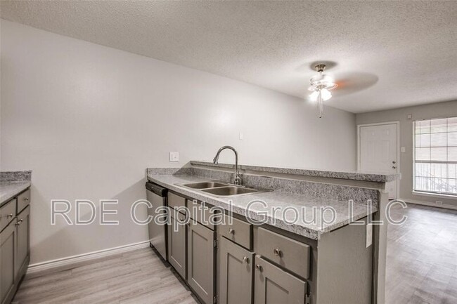 Building Photo - 1939 Cranford Dr