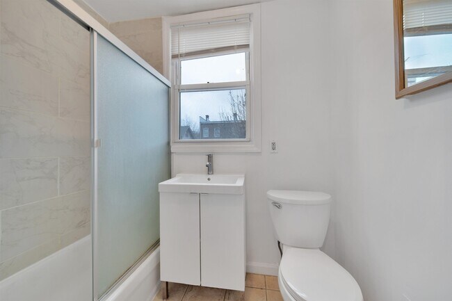 Building Photo - 811 Montgomery St