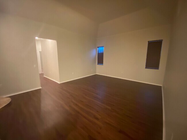 Building Photo - 4 Bedroom 2 Bath home in Winter Haven for RENT!